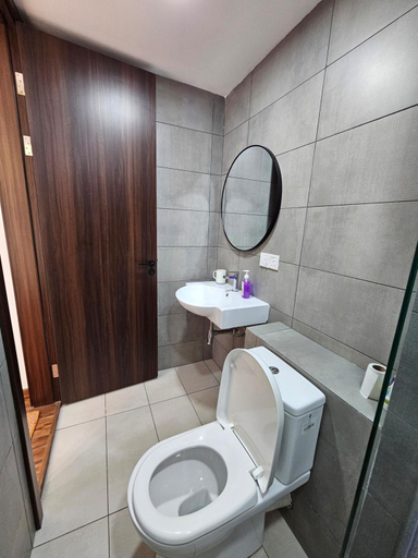Bathroom 18