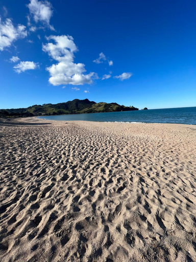 Others 4, Paradise By The Beach - Sleeps 2 - with a pool, Thames-Coromandel