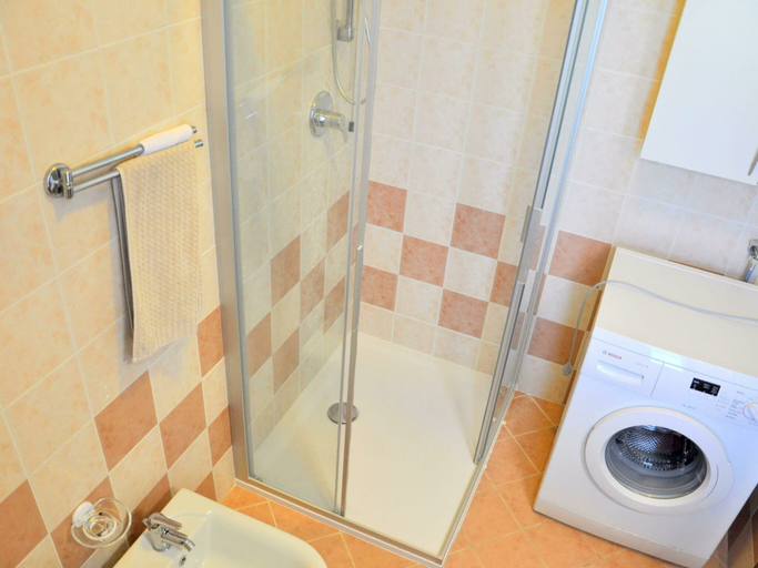Bathroom 4, Holiday Home in Lazise Near Lake Garda, Verona