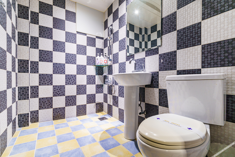 Bathroom 5, Yeongdeungpo HIVE Hotel (formerly Hotel YOLO), Yeongdeungpo