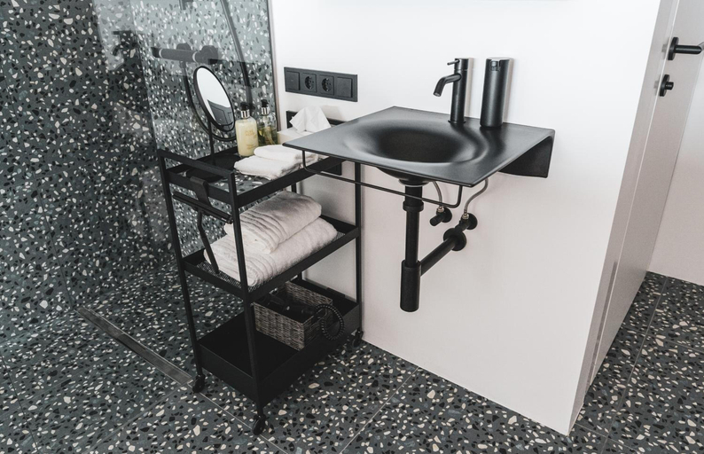 Bathroom 3, Lesehotel, Gmunden
