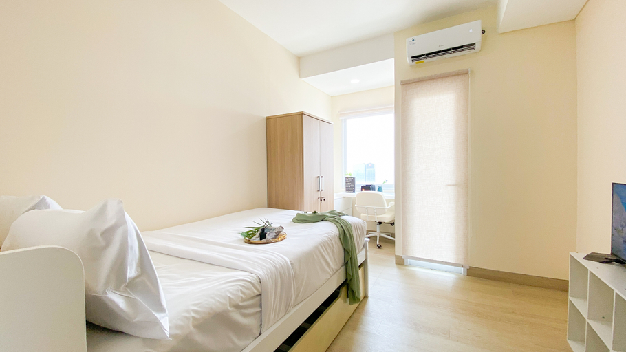 Bedroom 2, Comfortable and Modern Studio Apartment at B Residence By Travelio, Tangerang Selatan
