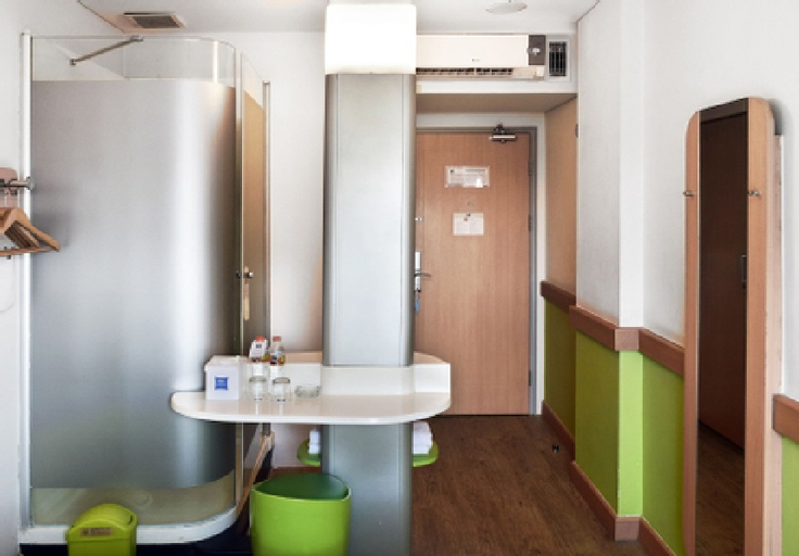 Bathroom 14