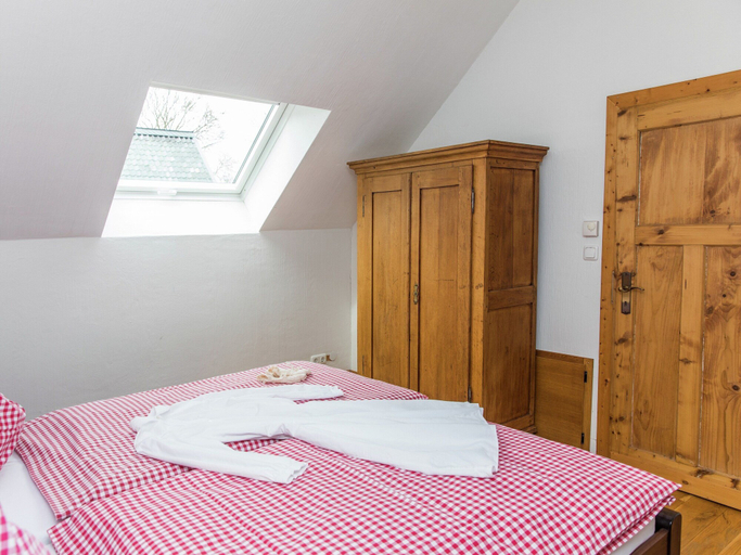 Bedroom 3, Cozy Apartment near Monschau & Eifel National Park, Euskirchen