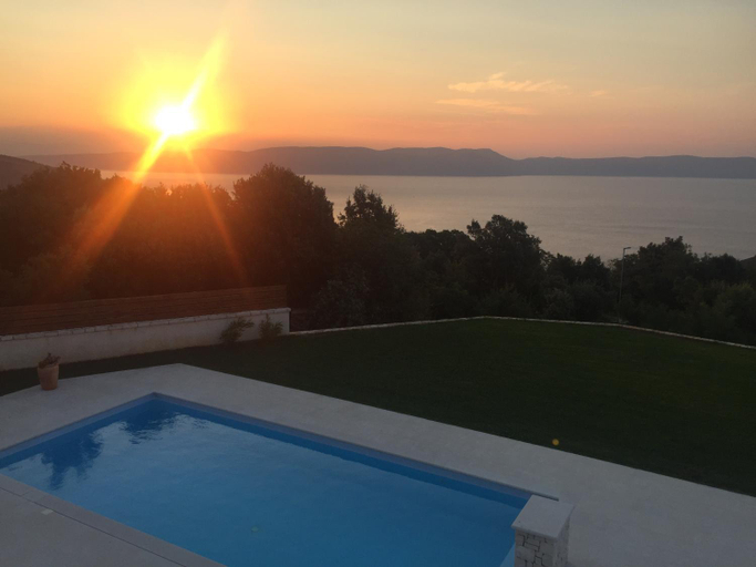 Sport & Beauty 2, Luxury Panorama Vila with amazing Seaview in Gondolici 7 km from Rabac, Labin