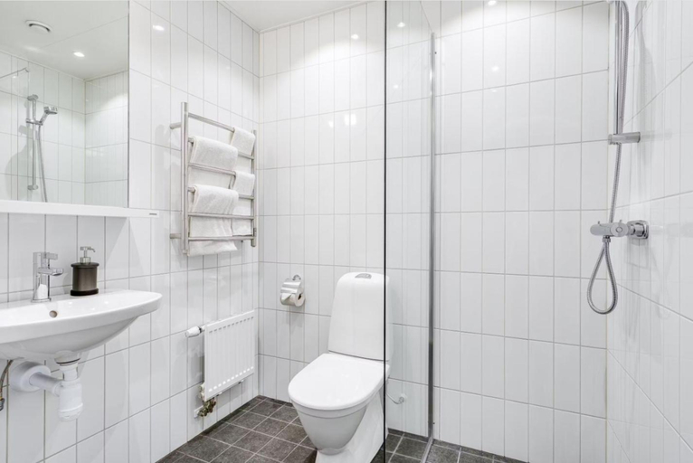 Shower 5, Forenom Serviced Apartments Marsta Ekilla, Sigtuna