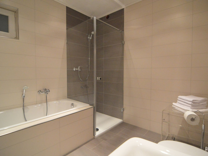 Others 4, Modern Apartment in Weinsheim with Terrace, Eifelkreis Bitburg-Prüm