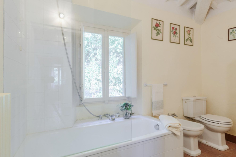 Bathroom 4, Villa Birdsong in Camaiore, Lucca