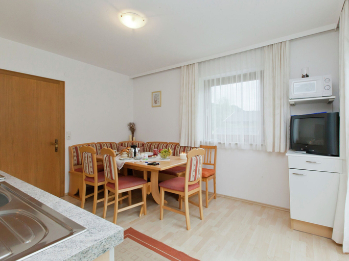 Living room 4, Upscale Apartment in Salzburg With Terrace and Country Views, Zell am See
