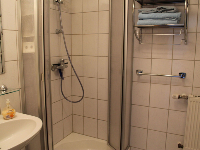 Bathroom 3, Comfortable Apartment near Seabeach in Rerik, Rostock