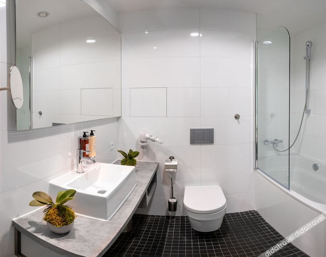 Bathroom 3, VN3 Terraces Suites by Adrez Living, Praha 1