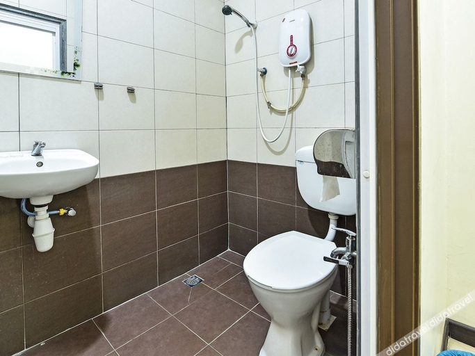 Bathroom 3, Hotel O Ezzyhome Johor Jaya, Johor Bahru
