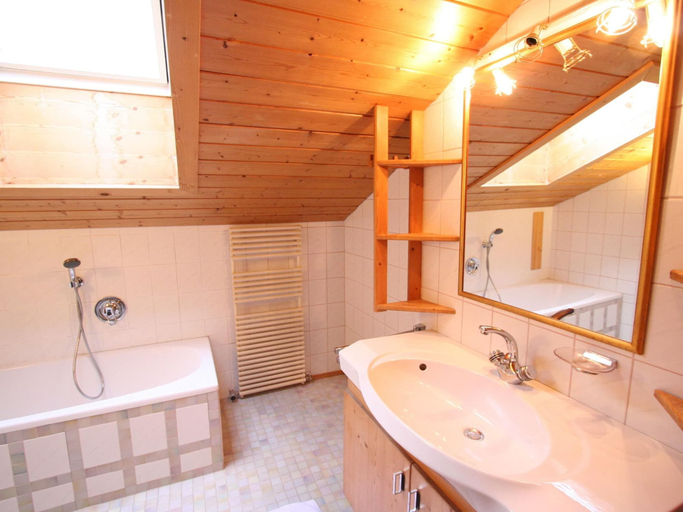 Bathroom 4, Wonderful Apartment in Hopfgarten im Brixental With Parking, Kitzbühel