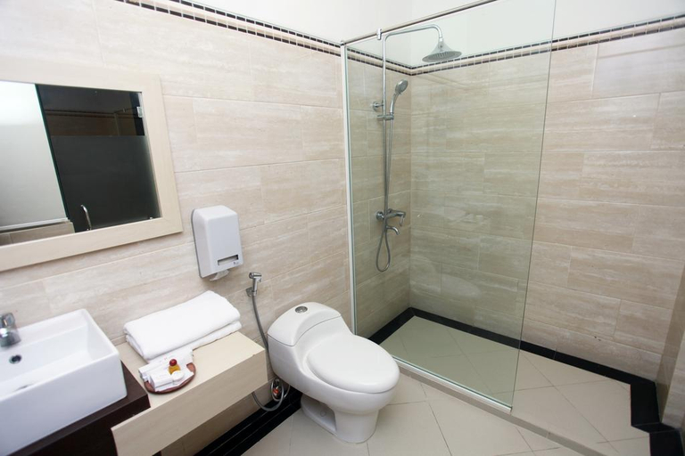 Bathroom 10