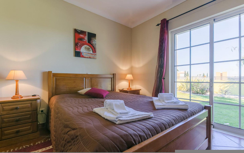 Room 4, Casa Amendoeira Large Private Pool Wifi, Albufeira