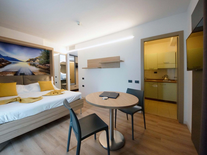 Room 4, Apartment in Riva del Garda, Trento