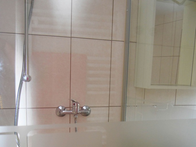 Bathroom 2, Delightful Apartment in Bastorf With Terrace, Rostock