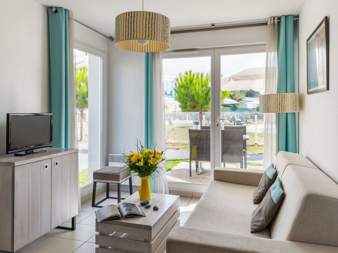 Living room 2, Nice Apartment With Dishwasher, 150m. Away From Platin Beach, Charente-Maritime