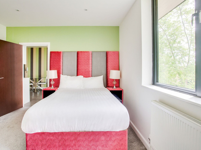 Room 3, Apartment in Milton Keynes Near Canary Karaoke, Milton Keynes