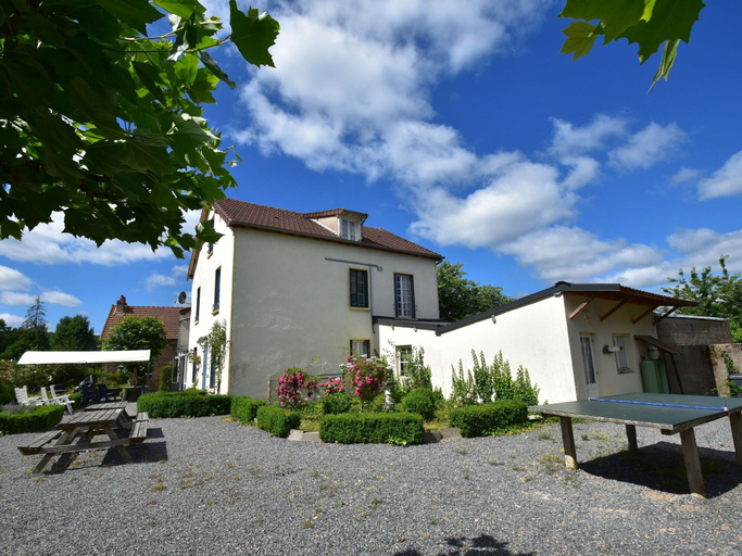 Exterior 3, Unique Holiday Home in Saint-honore-les-bains With Garden, Nièvre