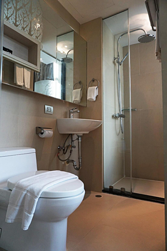 Bathroom 13