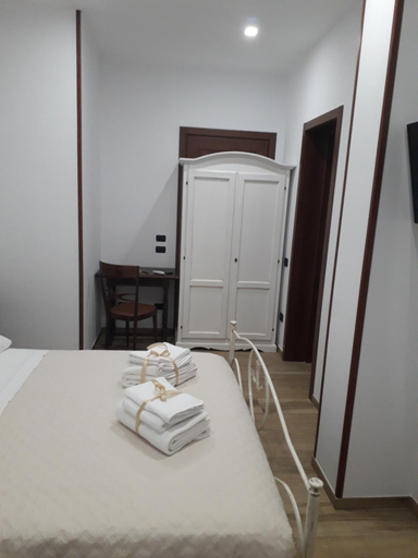 Others 5, Angelica, Lecce