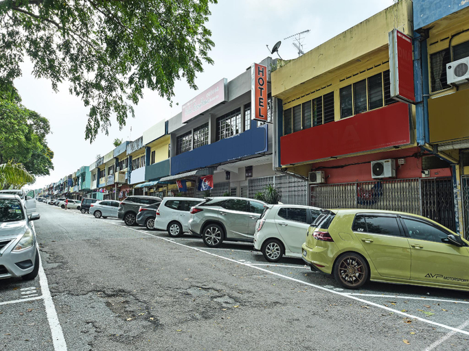Exterior & Views 1, Hotel O Ezzyhome Johor Jaya, Johor Bahru
