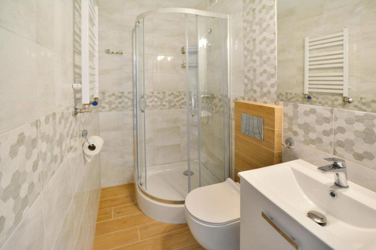 Bathroom 4, Apartment in Kolobrzeg With Parking Space, Kołobrzeg