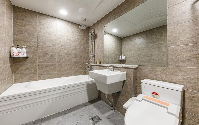 Bathroom 3, Jeonju Urban Hotel, Jeonju