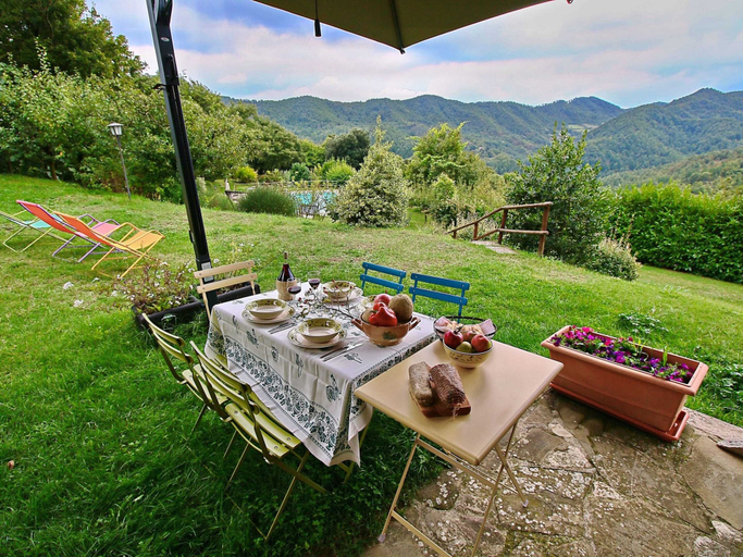 View from property 5, Spacious Farmhouse in Apecchio With Pool, Pesaro E Urbino