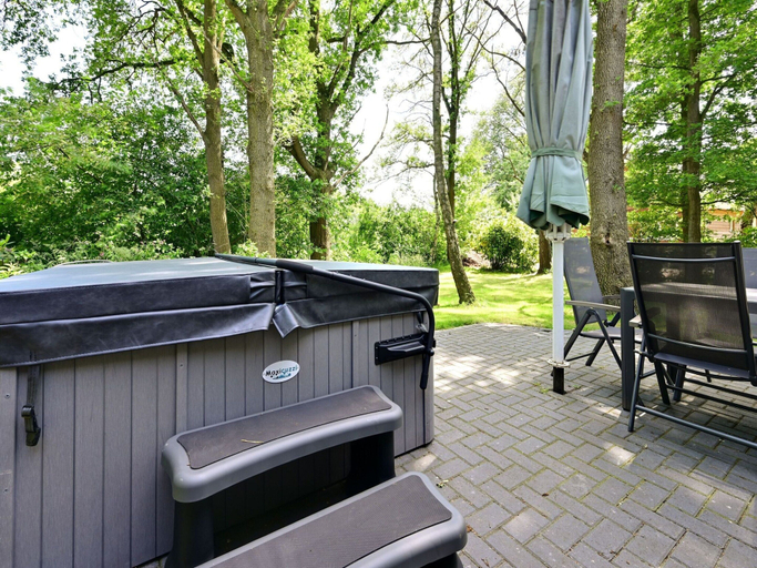 Spa treatment 2, Chalet With Gorgeous View of the Natural Surroundings, Tubbergen