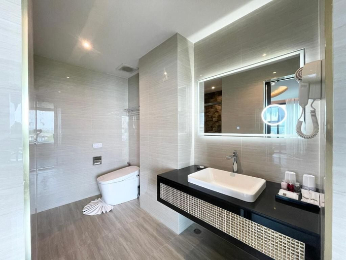 Bathroom 4, The Tj Hotel, Pattaya