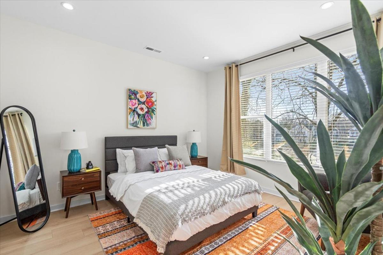 Others 2, Elegant 3BR3.5BA Modern Charlotte Townhouse, Mecklenburg