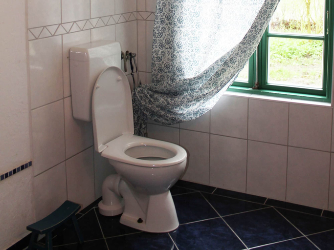 Others 2, Gorgeous Apartment in Neuburg With Terrace, Nordwestmecklenburg