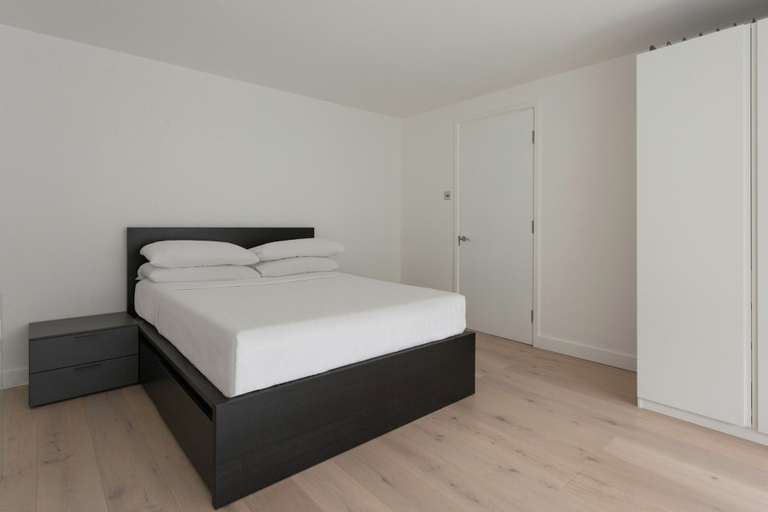 Bedroom 3, Britton Street III by Onefinestay, London