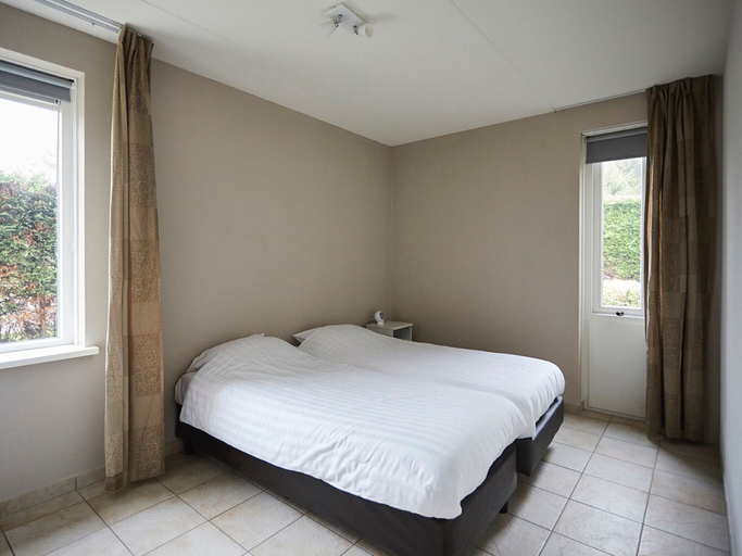 Room 2, Cozy Holiday Home With a Dishwasher, in Zeeland, Borsele