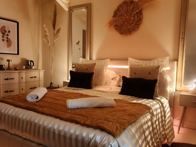 Bedroom 3, Domaine Valenquercy, Lot