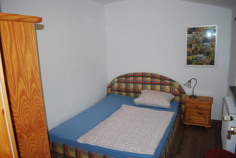 Bedroom 3, Grosses Landhaus mit Swimmingpool in Dargun, Mecklenburgische Seenplatte