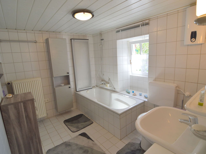 Bathroom 5, Appealing Apartment in Ittel With Garden, Parking, Bicycles, Trier-Saarburg