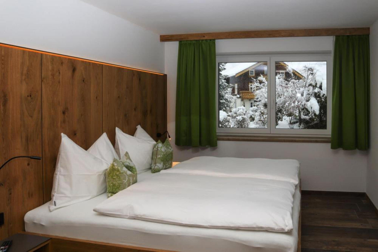 Bedroom 3, Apartment in Bramberg am Wildkogel With Barbecue, Zell am See