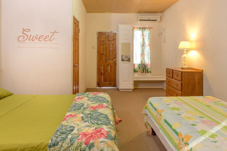 Bedroom 2, Eco Park Inn