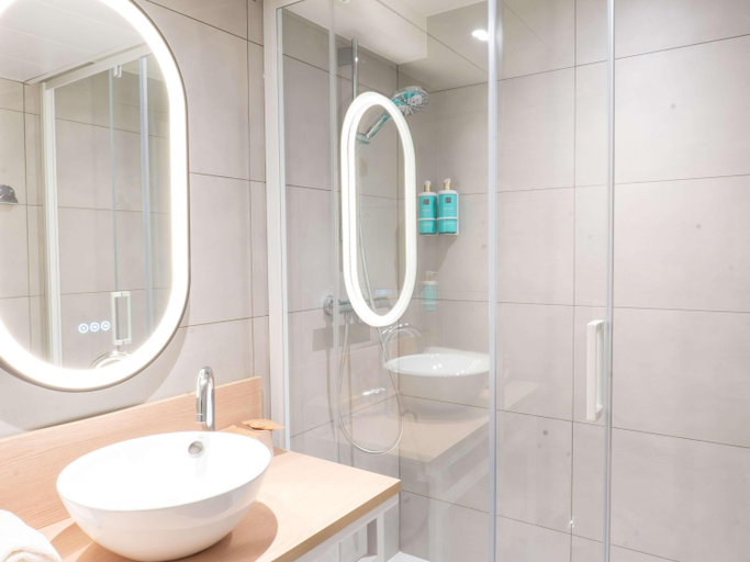 Bathroom 5, Novotel Rouen Sud Zenith Parc Expo, Seine-Maritime