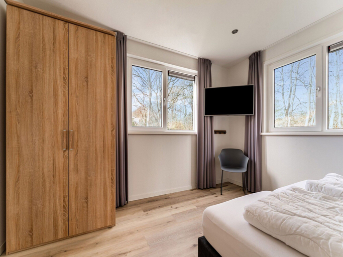 Room 4, Serene Holiday Home in De Koog Texel With Sauna, Texel
