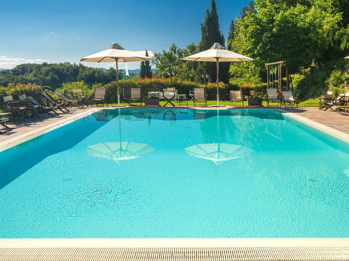Pool 4, Attractive Apartment in Typical Tuscan Style, Florence