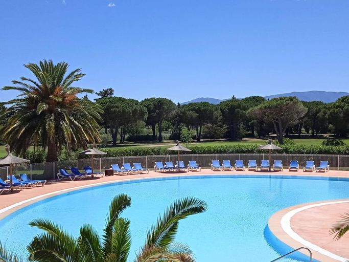 Pool 4, Apartment on Residence Horizon Golf in St. Cyprien, Pyrénées-Orientales