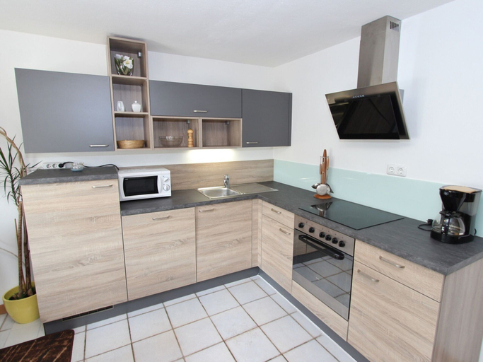Others 5, Peaceful Apartment in Salzburg Near Ski Area, Zell am See