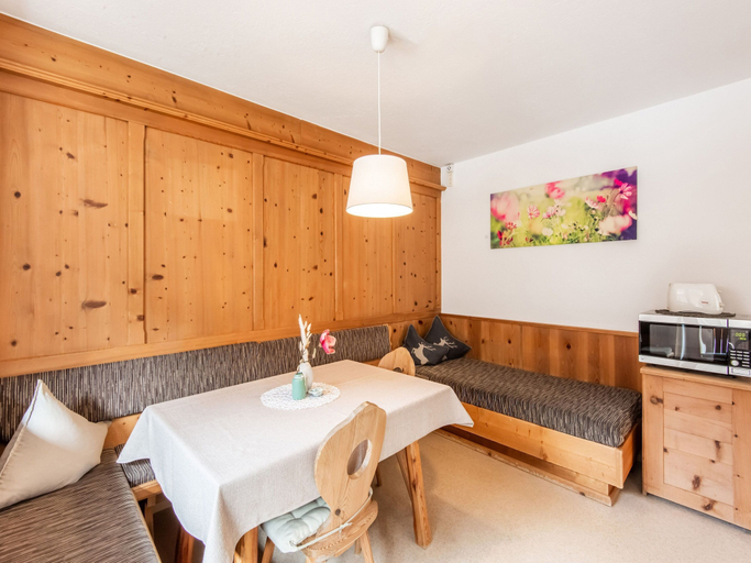 Dining 4, Cozy Apartment in the Heart of the Otztal, Imst