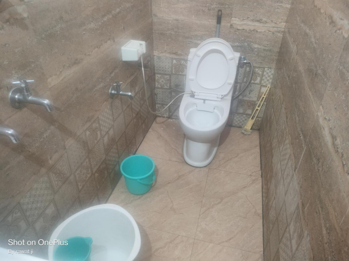 Bathroom, Parwati Lodge and Restaurant, Rudraprayag