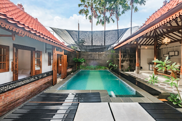 Swimming Pool 13