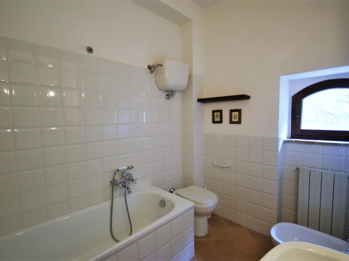 Bathroom 2, Cosy Apartment in Mantignana With Private Terrace, Perugia